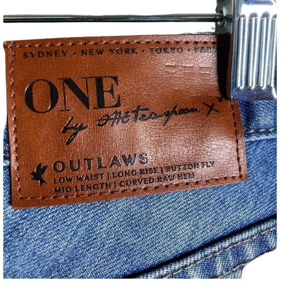 One Teaspoon Outlaw Distressed Raw Hem Denim Shorts Size 30 - Picture 6 of 7